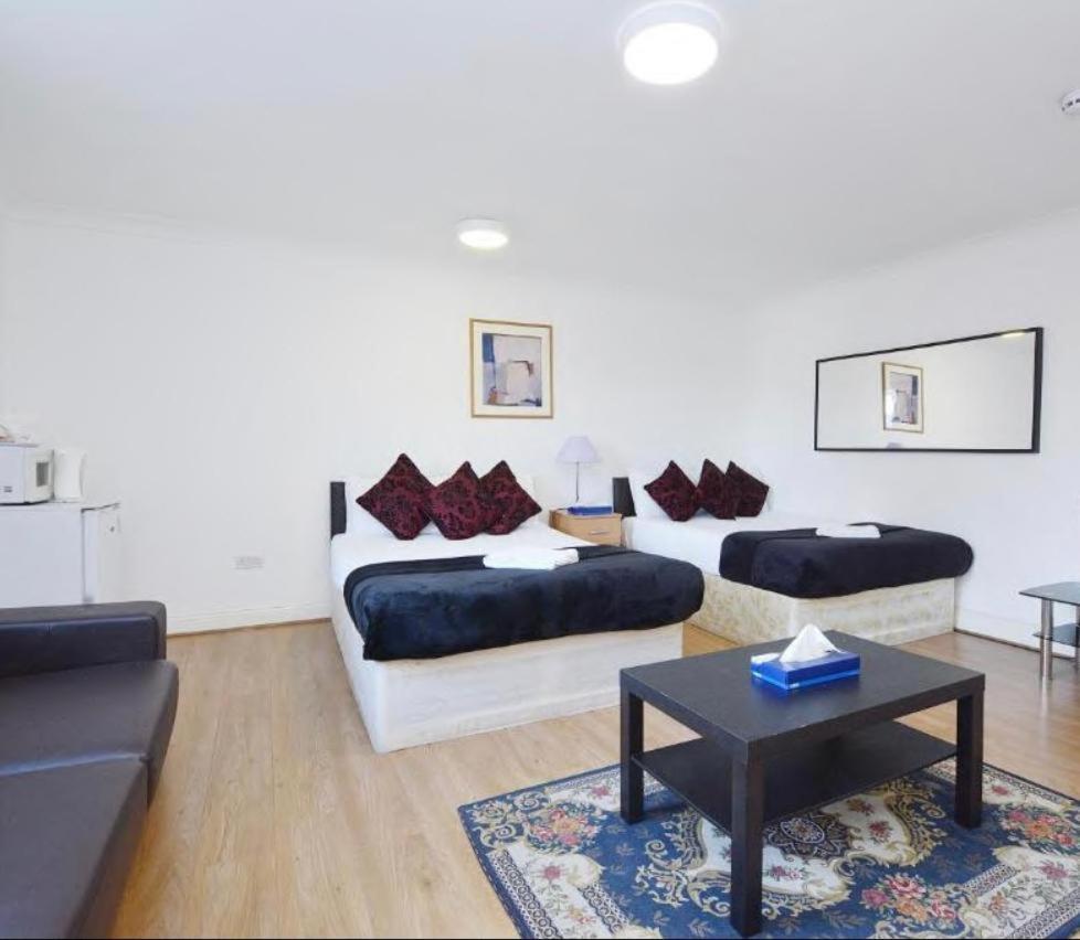 Cavali Hotel Лондон Екстериор снимка